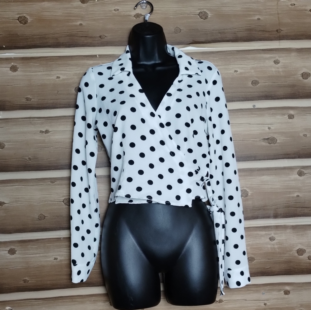 5/$20 Forever 21 women‎ white/black crop top blouse size M